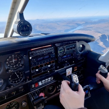 INTRODUCTORY FLIGHT - 'Hands off' sight seeing experience (£79+)